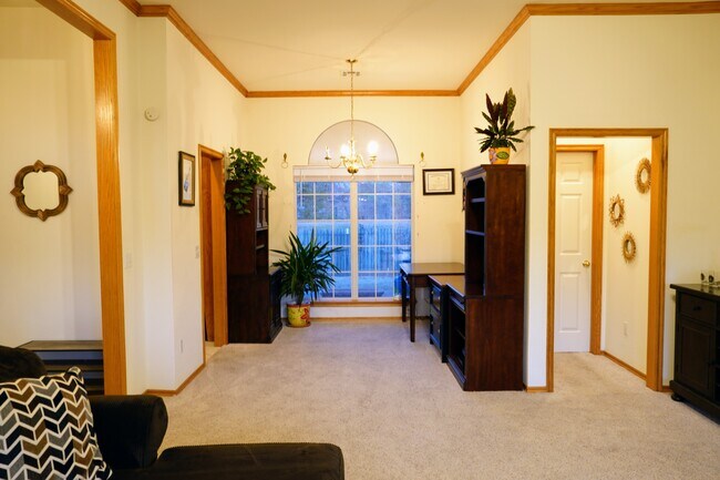 Foto del edificio - 417 Oakdale Dr