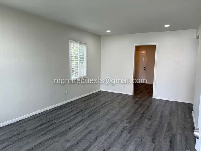Foto del edificio - 4228 Tenth St, Unit 4228