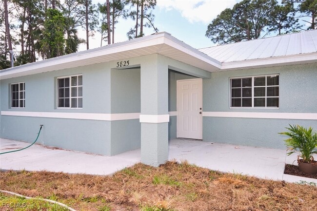 Building Photo - 3825 Hollycrest St