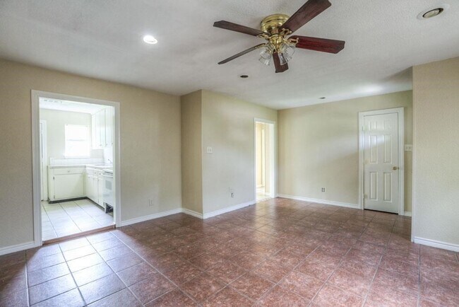 Building Photo - 9421 Sierra Dr