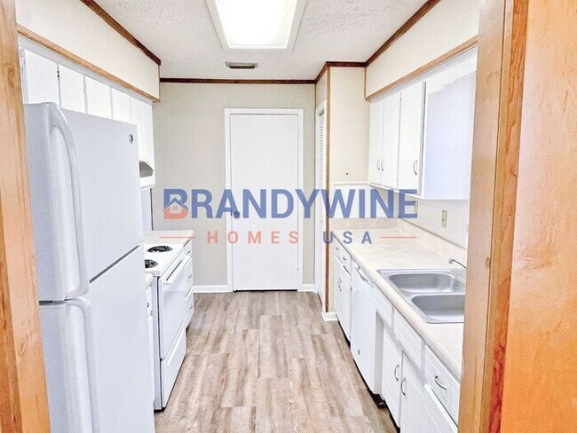 Building Photo - MOVE IN BY 12/30 GET 1/2 OFF JANUARY RENT!