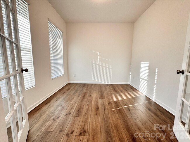 Foto del edificio - 699 Kitfox Dr NW