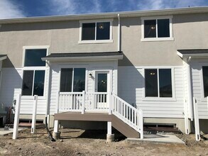 Building Photo - 192 W Silver Springs Dr