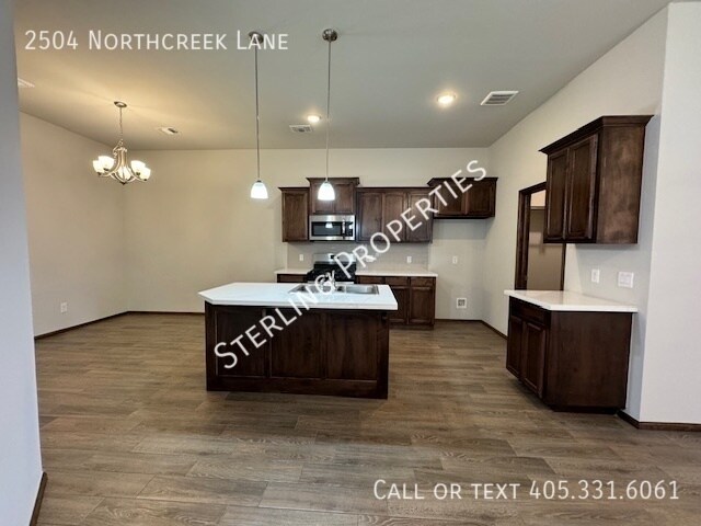 Foto del edificio - 2504 Northcreek Ln