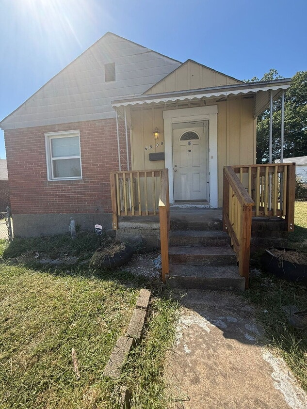Primary Photo - 6808 Stratford Ave