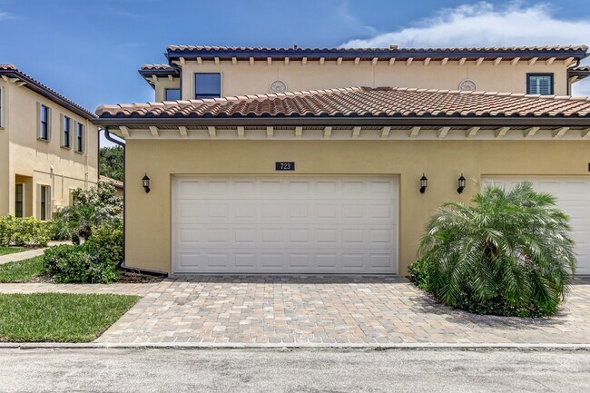 Building Photo - 723 Lanai Cir