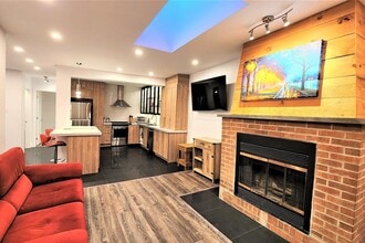 Building Photo - 1033 Rue Berri