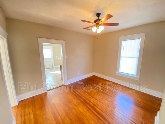 Building Photo - 1469 Snowden Ave