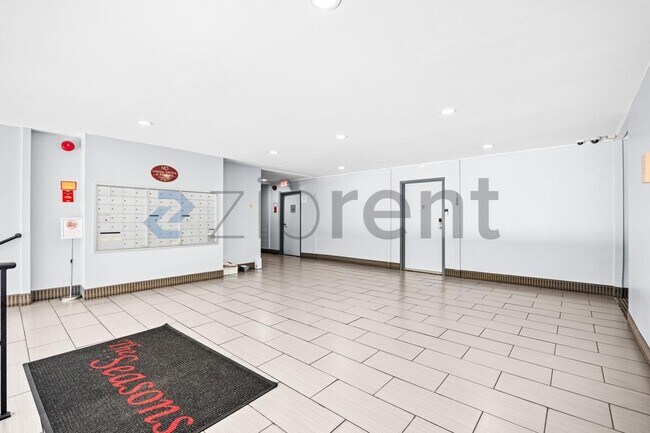 Foto del edificio - 5851 Quantrell Ave