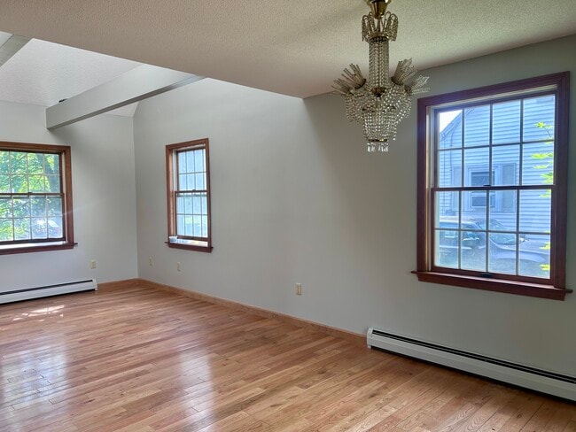Living room/Dining - 97 Pennell Ave