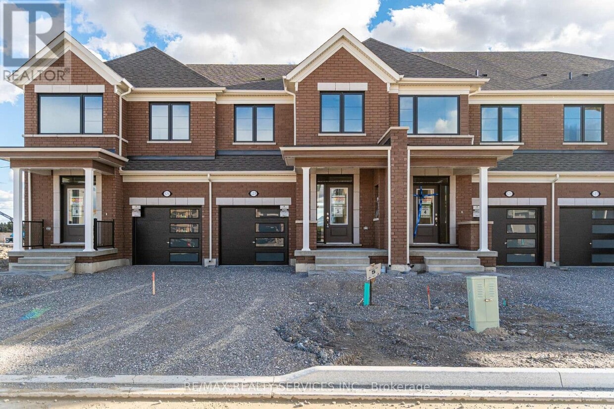 Photo principale - 123 Sanderson Dr