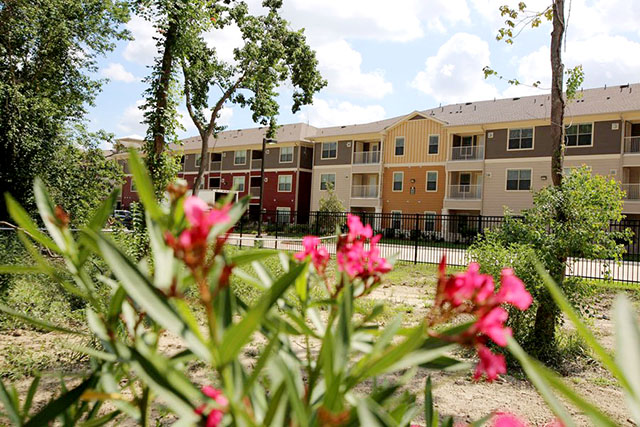 Foto del edificio - 7000 E Ben White Blvd