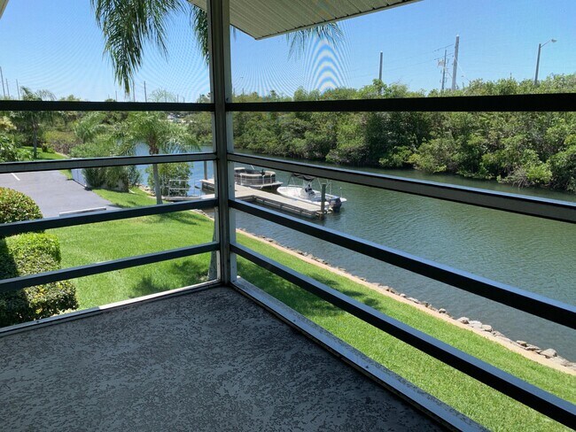 Building Photo - 1845 Robalo Dr
