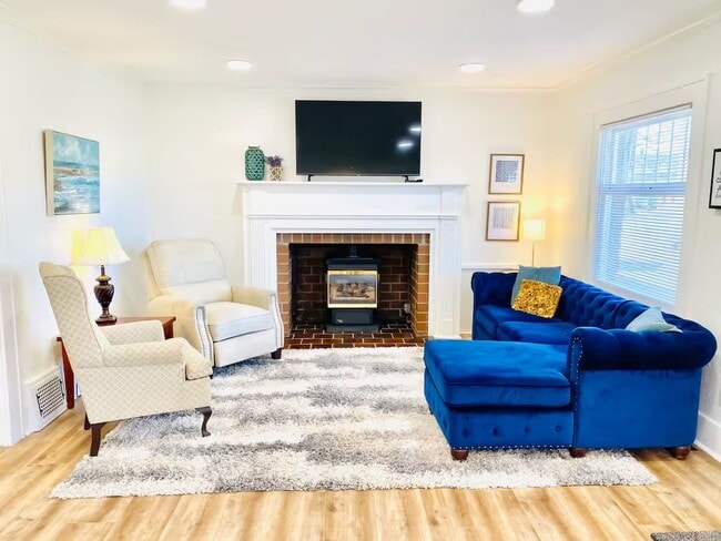 Building Photo - Beautiful Historic Home on Front Street in Lynden