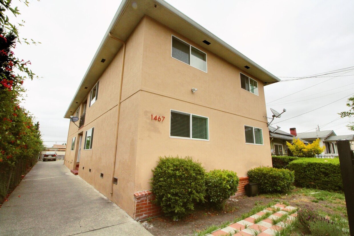 Primary Photo - 1467 82nd Ave.