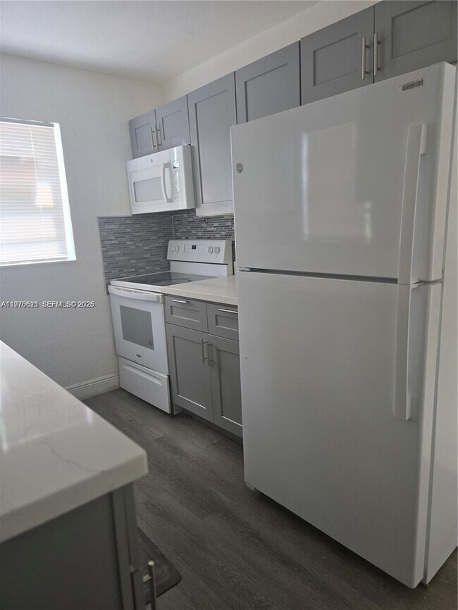 Foto del edificio - 2111 NW 26th Ave