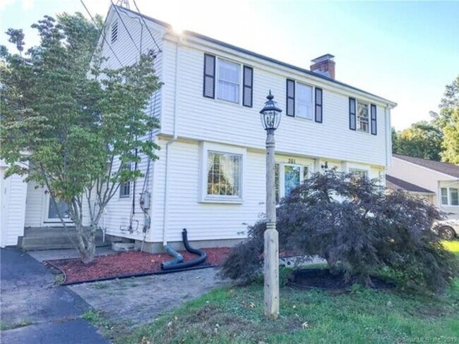 Foto del edificio - 261 Simsbury Rd