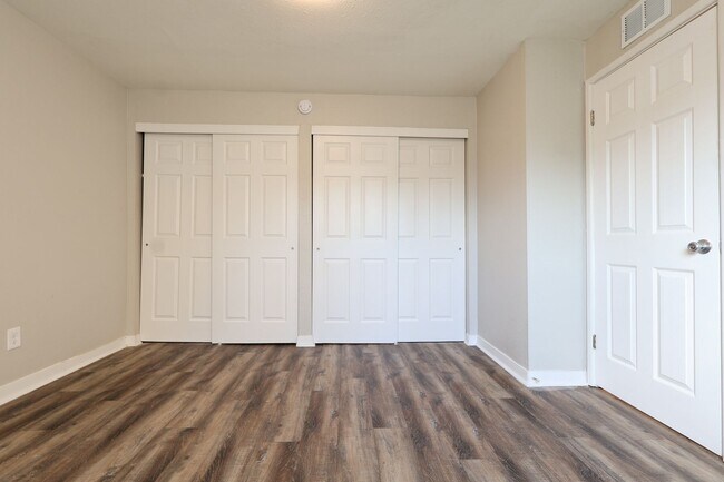 Foto del edificio - Beautiful 1 Bedroom w/ Off-Street Parking