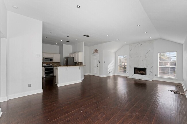 Foto del edificio - 919 Kim Ln