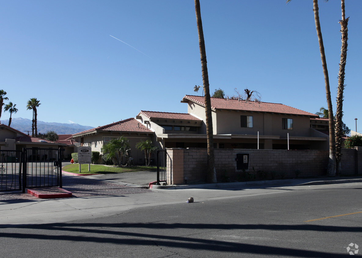 Building Photo - Las Palmas Apartments