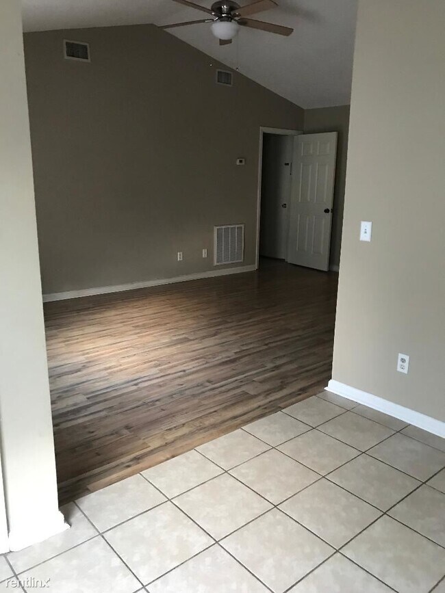 Building Photo - 3 br, 2 bath Duplex - 119 Talbot Court