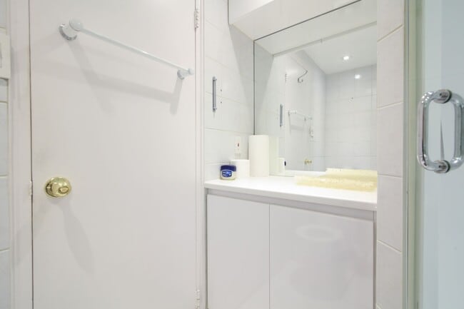 Building Photo - 3495 Rue de la Montagne