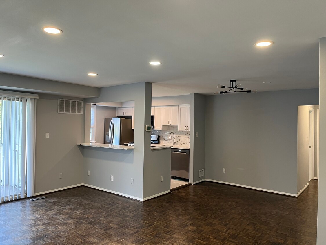 Building Photo - 317 Homeland Southway