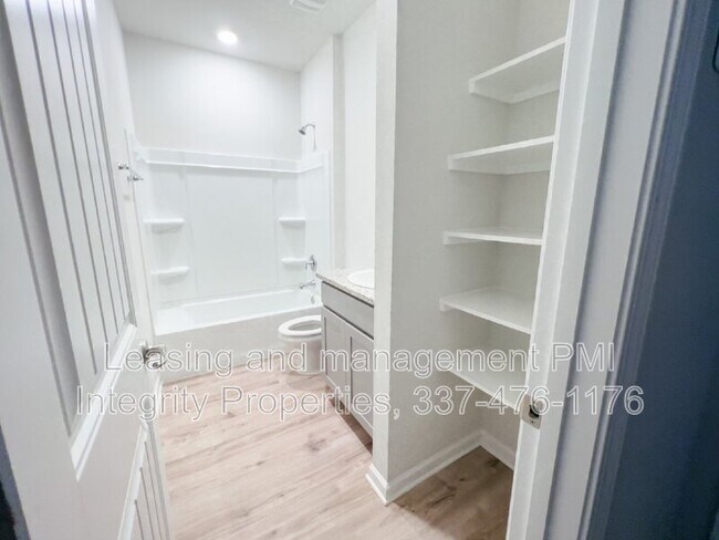 Building Photo - 13852 Keever Ave