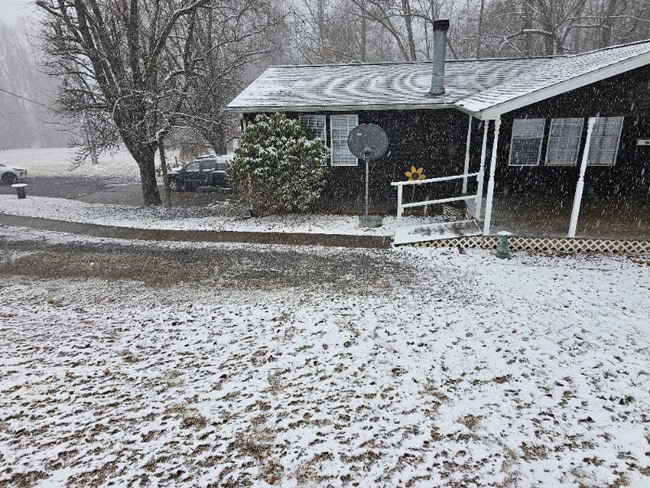 Building Photo - 1574 Armstrong Rd