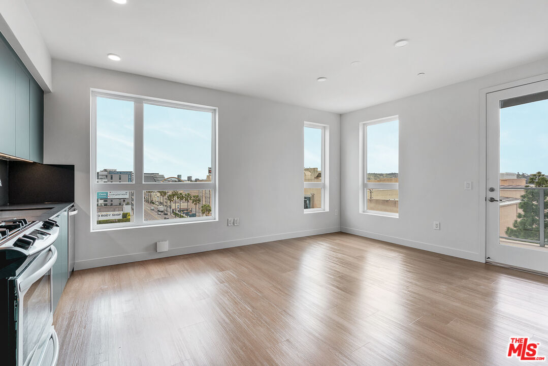 Foto principal - 10601 Washington Blvd