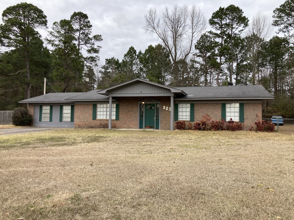 Primary Photo - 323 Red Bluff Rd