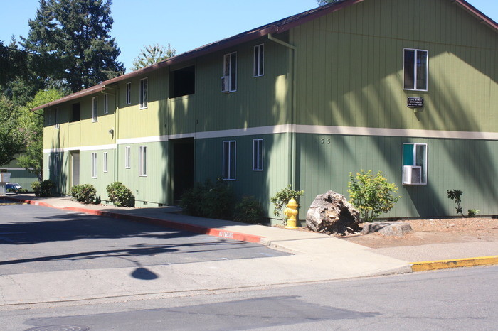 Primary Photo - 855 SE Ford St