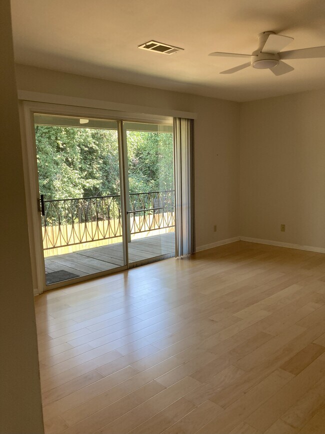 Foto del edificio - 321 Highwood Dr