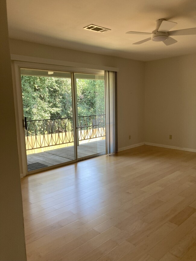 Building Photo - 321 Highwood Dr