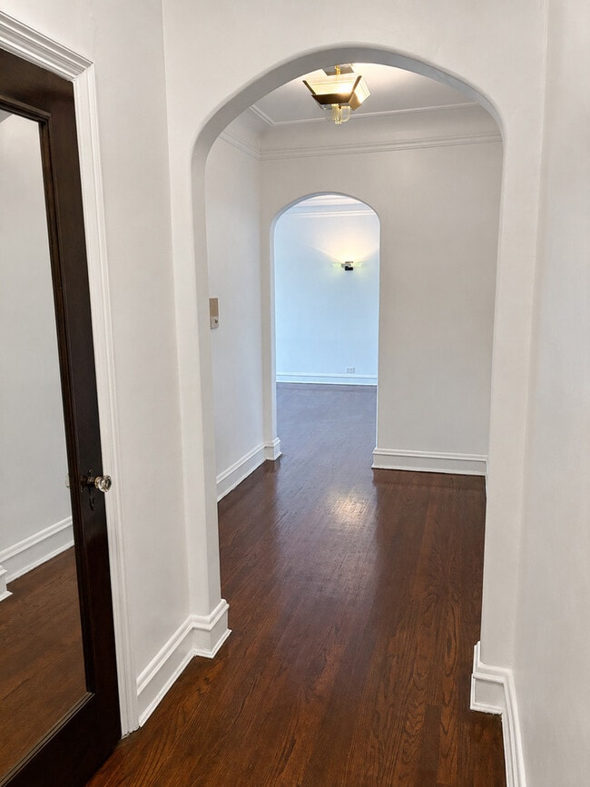 Foto del edificio - 7348 N Ridge Blvd