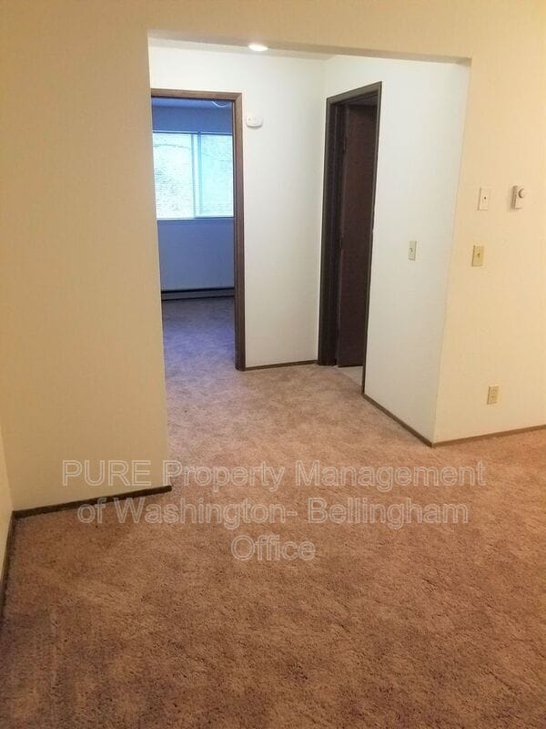 Building Photo - 1500 Lincoln St 11