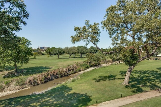 Foto del edificio - 5981 Arapaho Rd