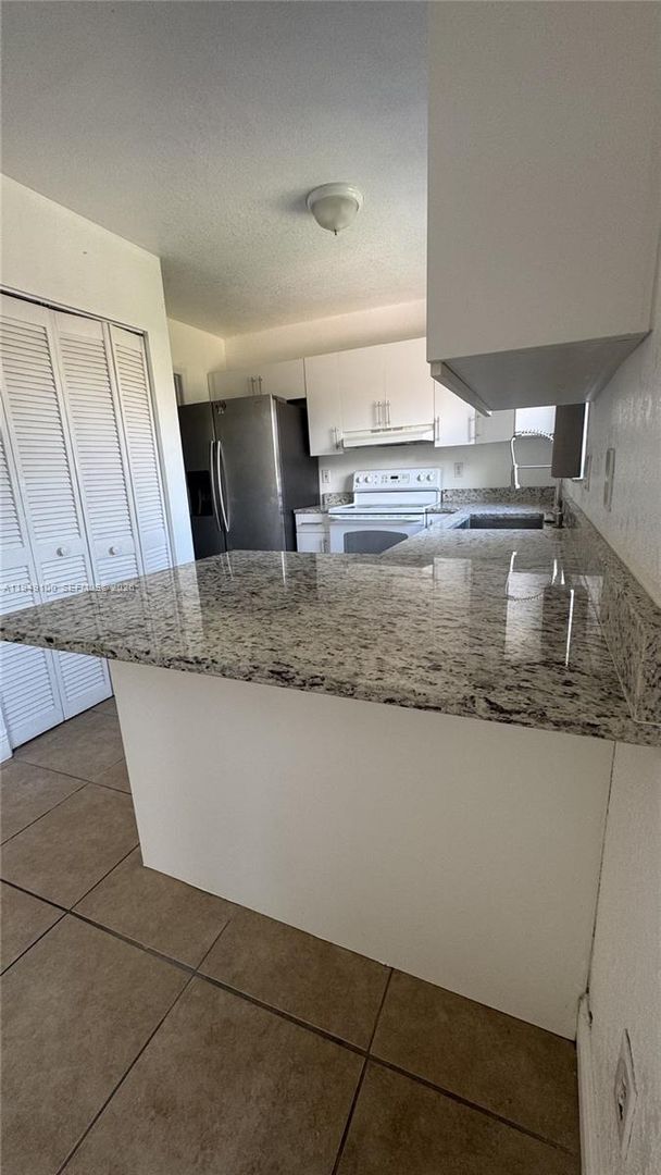 Foto del edificio - 915 SE 13th Rd