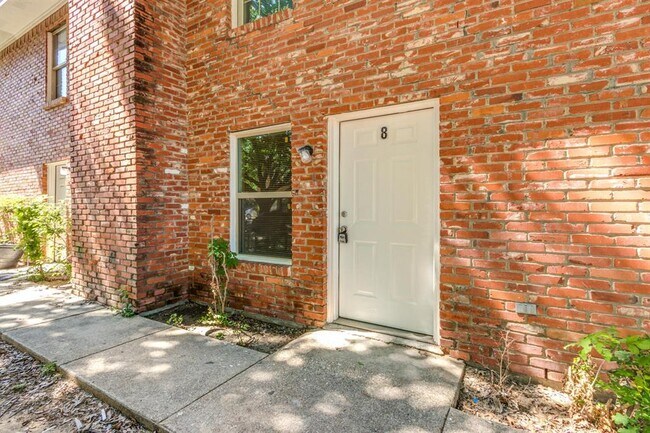 Building Photo - 210 Rolston Rd
