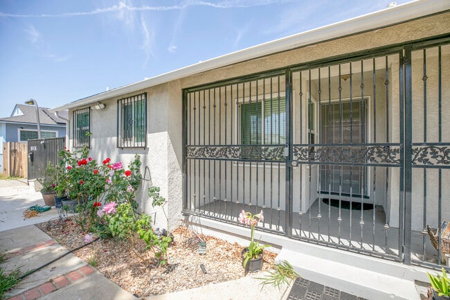 Building Photo - 10430 Langdon Ave