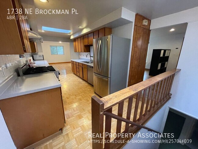 Foto del edificio - Pet Friendly! 4 Bed. 2 Bath, w/attached ga...
