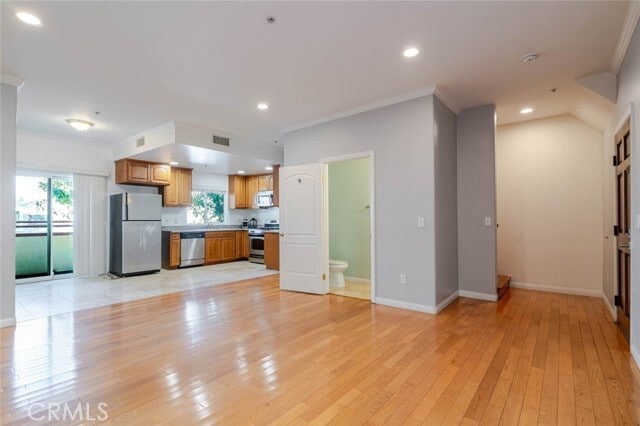 Building Photo - 15053 Victory Blvd