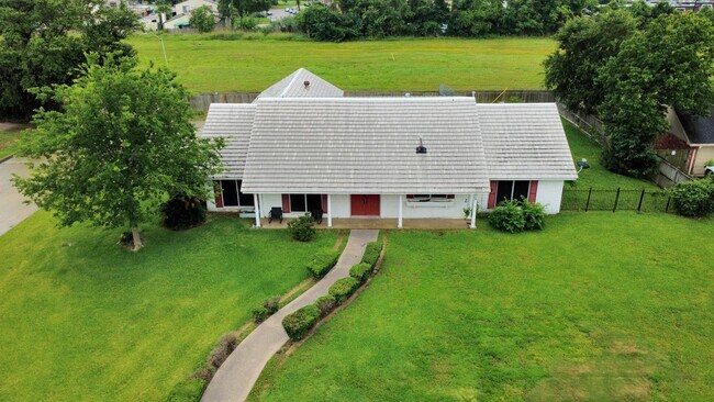 Foto del edificio - 5001 Glenhaven Dr