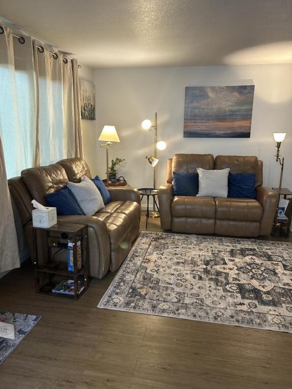 Primary Photo - 2215 Poplar Dr