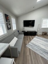 Building Photo - 305 Bel Aire Dr