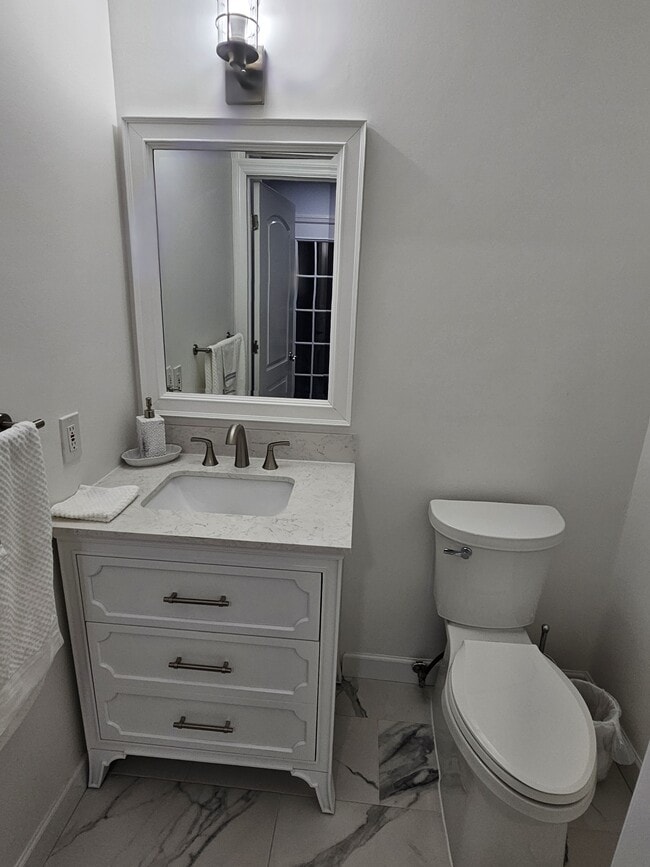 Building Photo - 70 Loch Ln