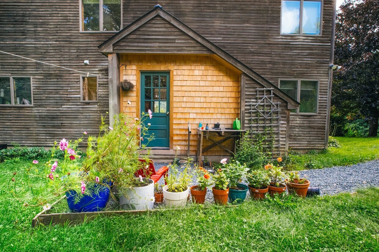 Primary Photo - 75 Hatley Rd