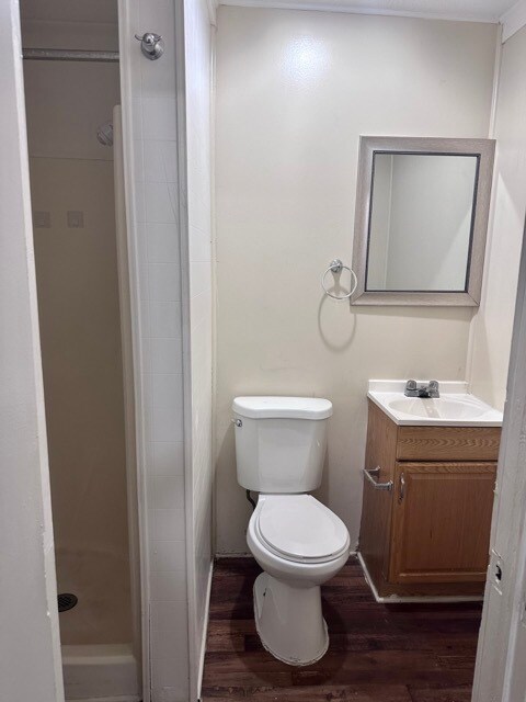 Baño - 809 N Park St