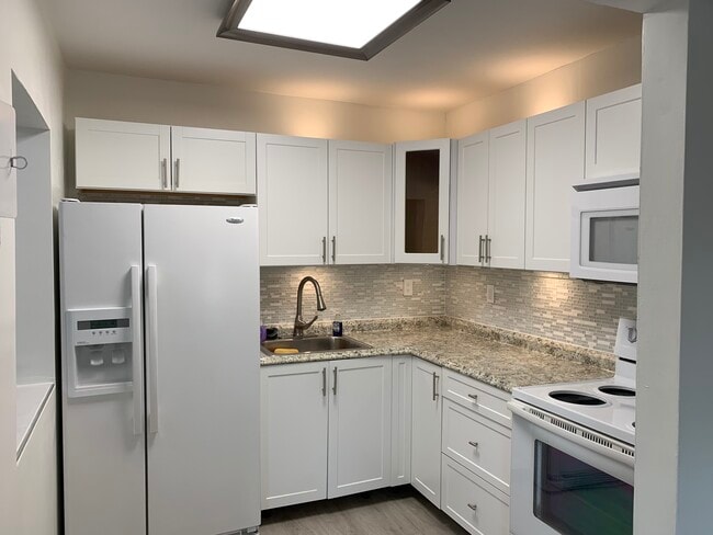 Building Photo - 3582 NE 171st St