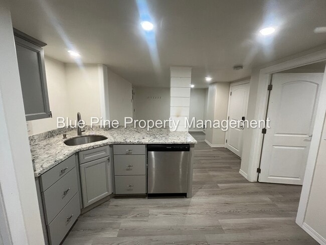 Building Photo - 155 1/2 5th Street